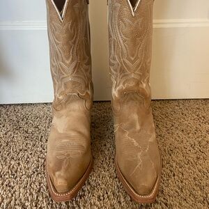 Fashionable Idyllwind snip toe boots.